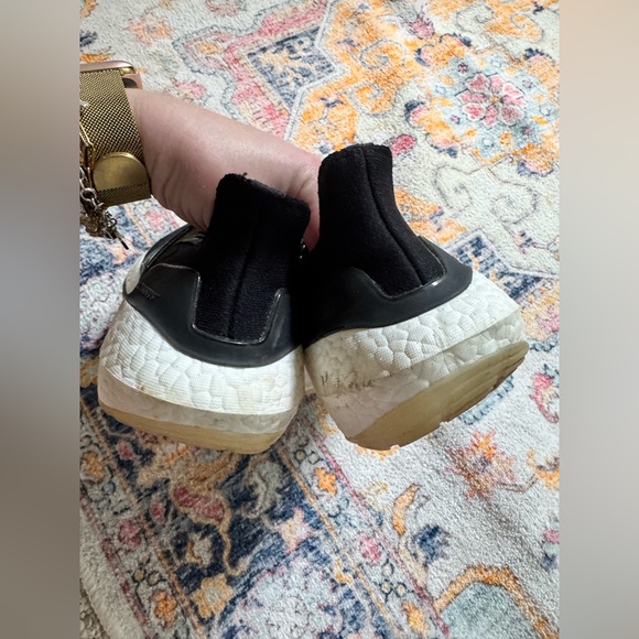 Women’s Adidas Ultraboost Running shoes sz 8 black and white - Picture 2 of 4